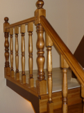 Лестница на металическом каркасе со ступенями из массива от ООО Академия лестниц