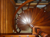 Дерневянная винтовая лестница от ООО Академия лестниц