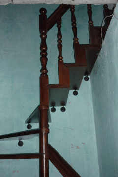Деревянная лестница от ООО Академия лестниц